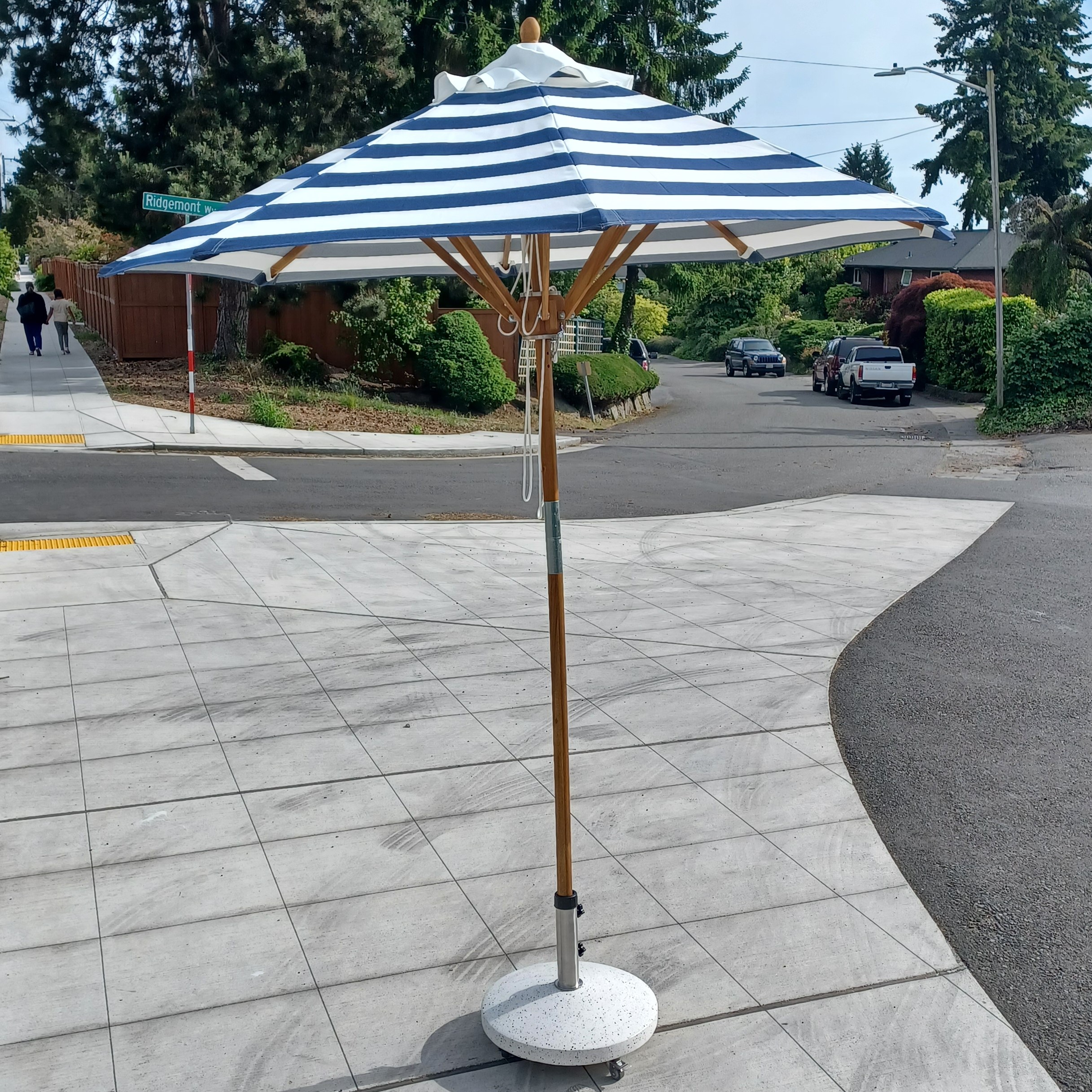 outdoor umbrella w/stand