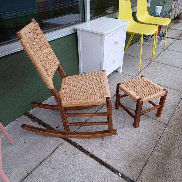 woven oak rocker w/footstool