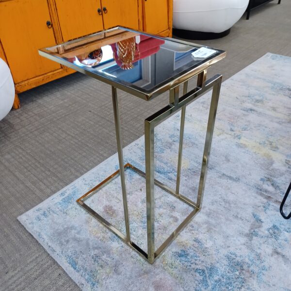 mirrored c table