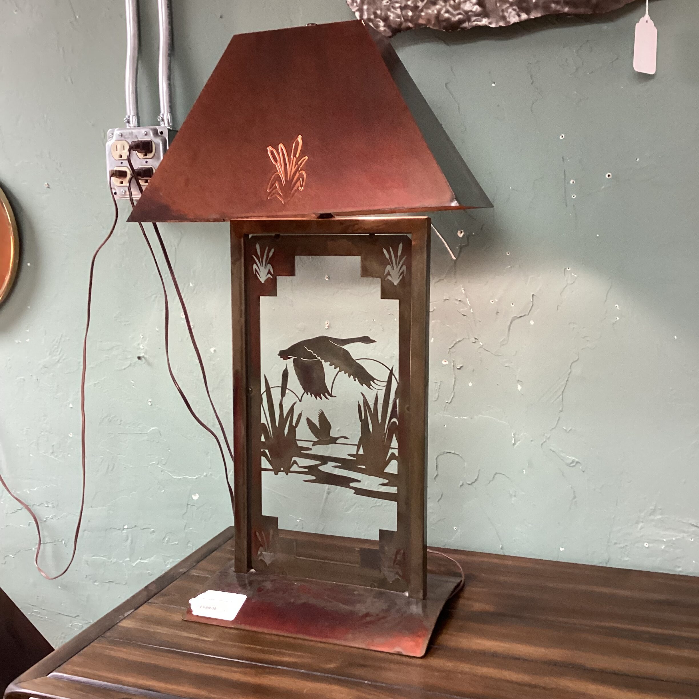 metal wildlife table lamp (ducks)