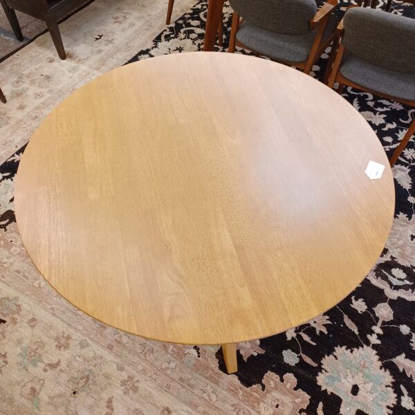 natural round dining table