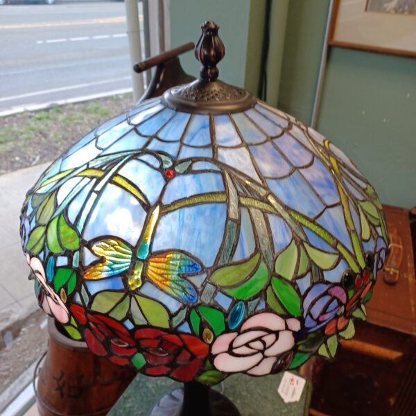 floral dragonfly tiffany style table lamp