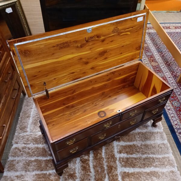 traditional lane hardwood cedar chest