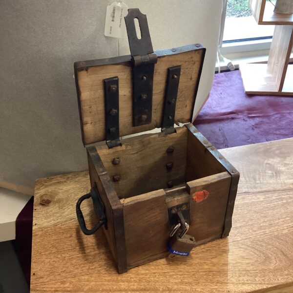 rustic heavy box w/lock & key!