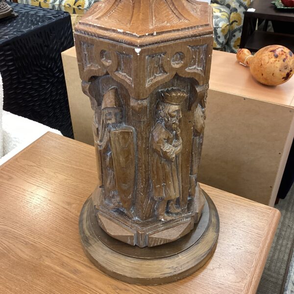 wood carved knights w/swords lamp